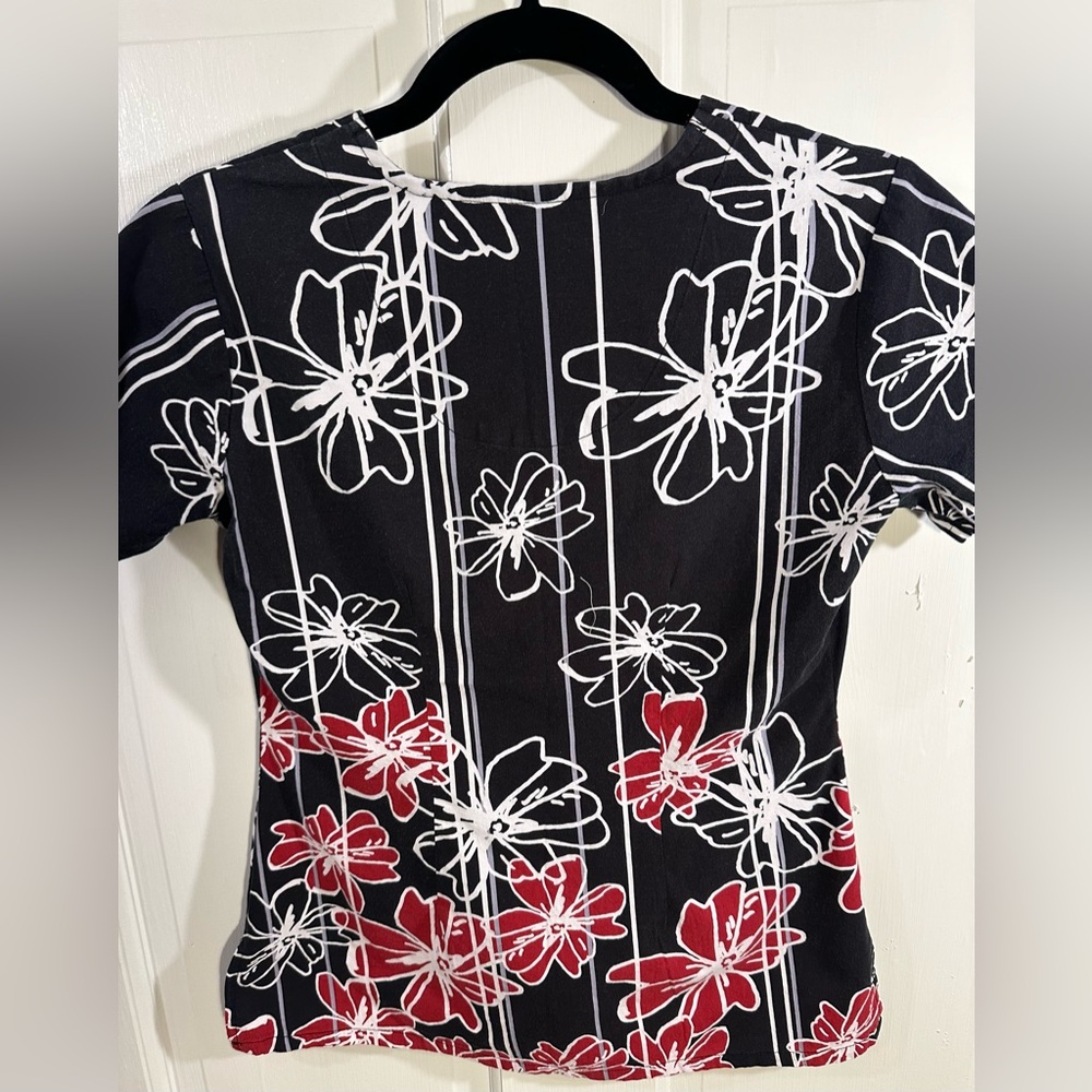 Grey’s Anatomy By Barco Signature Short Sleeve Scrub Top Floral Women’s Size XS - Picture 11 of 11
